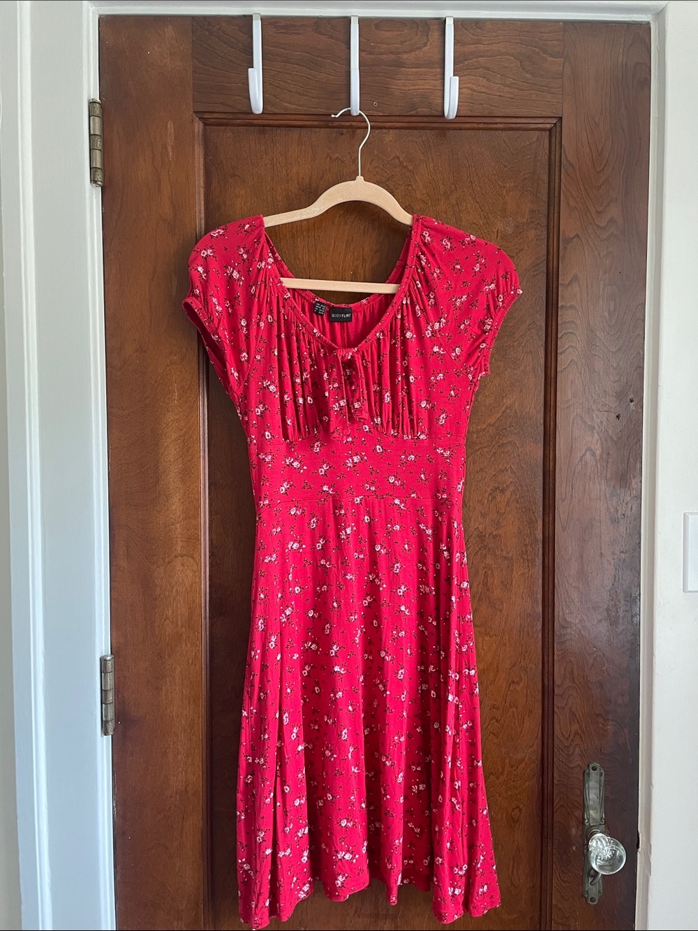 Elegant Red Floral Midi Dress with Cap Sleeves